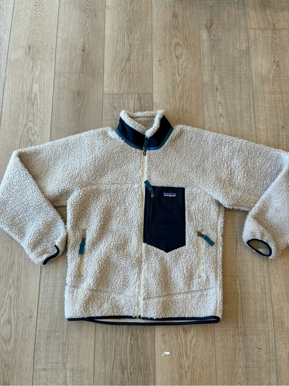 Patagonia Retro Cream Fleece fuzzy Jacket with Navy Pocket and trim zip unisex